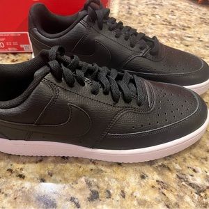 NEW Nike Women's Size 10 Court Vision Low Black White Sneakers CD5434-002